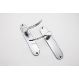 Manilla Barcelona, escudo largo función paso. Cuadradillo 8mm, cromo mate.