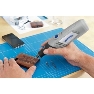 Einen Wolf mit einem Dremel-Rotationswerkzeug in Holz schnitzen