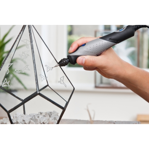 Grabado de un objeto de vidrio con una Dremel Stylo