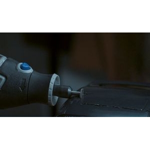 Ein Dremel-Multifunktionswerkzeug mit Dremel 199 High Speed Cutter