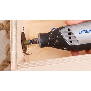 Schneiden einer Metallschraube mit dem Dremel Multitool-Zubehör EZ SpeedClic: Metall-Trennscheiben, 5er-Pack (3) SC456