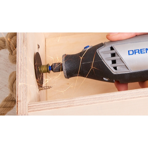 Schneiden einer Metallschraube mit dem Dremel Multitool-Zubehör EZ SpeedClic: Metall-Trennscheiben, 5er-Pack (3) SC456