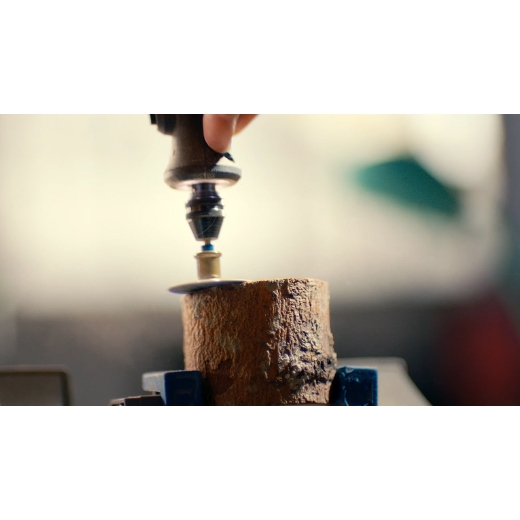 Lijado de metal para la eliminación de pintura con el accesorio multiherramienta Dremel EZ SpeedClic: Discos de lija SC413