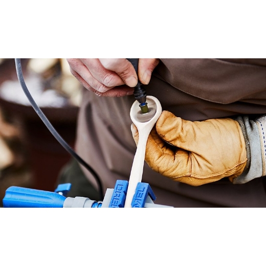 Cuchara de lijado de madera con el accesorio multiherramienta Dremel EZ SpeedClic: Pulidores abrasivos de acabado grano 180 y 280 511S