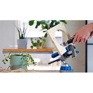 Lijado de macetero de madera con accesorio multiherramienta Dremel Rueda de láminas 9,5 mm 502