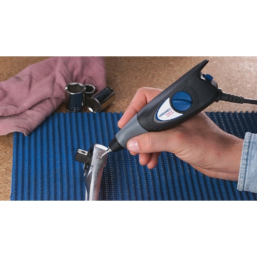 Grabado de metal con el accesorio multiherramienta Dremel Puntas de grabado de carburo 9924