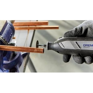 Multiherramienta con batería DREMEL 8240 5/65 (batería de 12 V y 2 Ah), 65 accesorios, 5 complementos