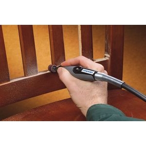 Lijado de bordes con un accesorio Dremel FlexShaft