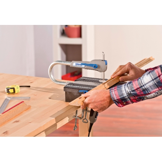 Cortar zócalo de madera con la Moto Saw Dremel