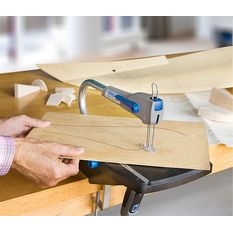 Serrado de madera con una motosierra Dremel